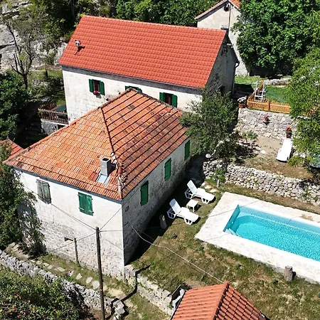 Rural Podastrana Apartment