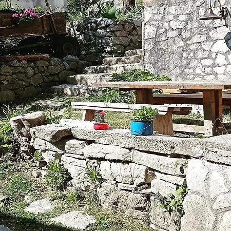 Rural Podastrana Apartment *